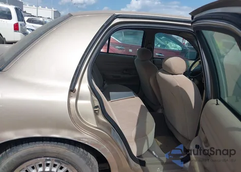 2000 Ford Crown Victoria z USA, uszkodzony, nr VIN 2FAFP73W7YX121917